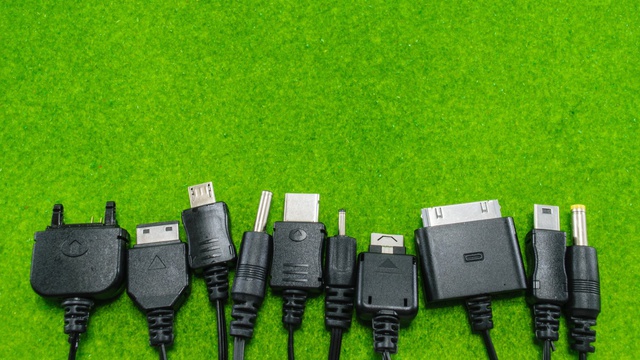 Những cổng sạc điện thọai kỳ dị v&agrave; h&agrave;nh tr&igrave;nh đến USB - C năm 2026 - Ảnh 1.