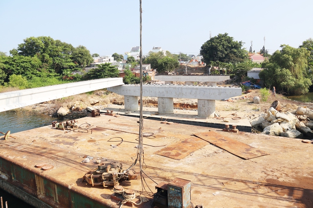 Cầu Văn Thánh bắc qua sông Cà Ty: Vì sao phải xây từ giữa sông?- Ảnh 5. Cầu Văn Thánh bắc qua sông Cà Ty: Vì sao phải xây từ giữa sông?- Ảnh 5.