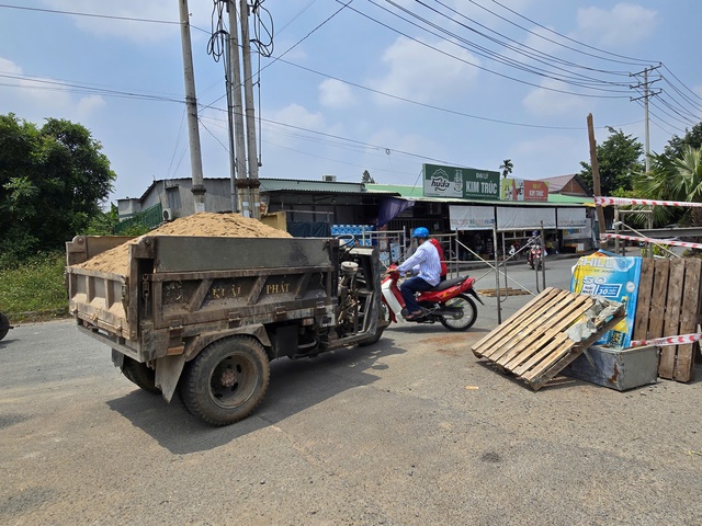 R&agrave;o đường v&agrave;o khu d&acirc;n cư Ph&uacute;c Long ở T&acirc;y Ninh g&acirc;y kh&oacute; khăn cho người d&acirc;n - Ảnh 3.