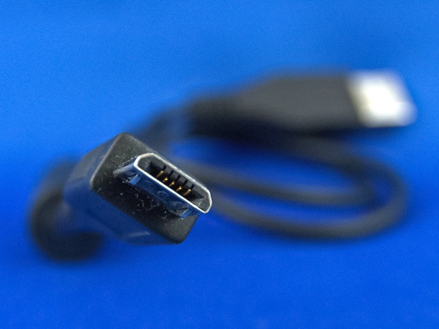 Những cổng sạc điện thọai kỳ dị v&agrave; h&agrave;nh tr&igrave;nh đến USB - C năm 2026 - Ảnh 5.
