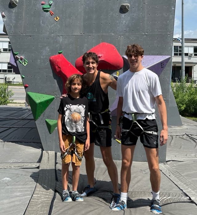 Katy Perry m&atilde;n nguyện khi ở b&ecirc;n cựu Thủ tướng Canada - Ảnh 4.