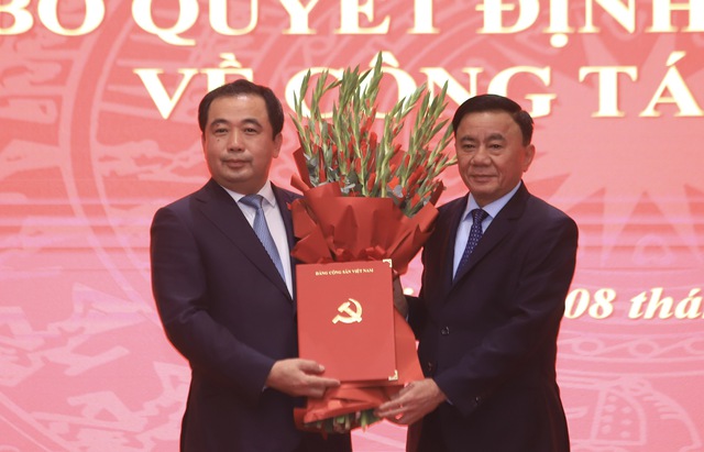 &Ocirc;ng Trần Đức Thắng l&agrave;m B&iacute; thư Th&agrave;nh ủy H&agrave; Nội - Ảnh 1.