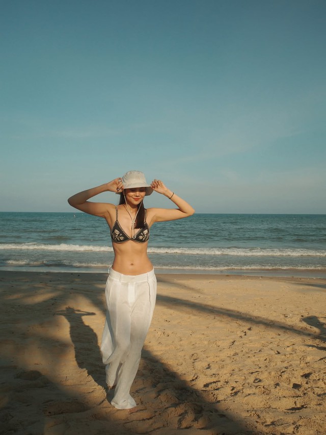 Bí quyết mặc bikini kín đáo mà vẫn nổi bật khi đi biển mùa hè- Ảnh 6.