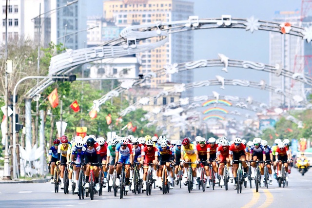 Tay đua đội Thanh H&oacute;a bất ngờ gi&agrave;nh chiến thắng ở C&uacute;p xe đạp truyền h&igrave;nh TP.HCM- Ảnh 1.