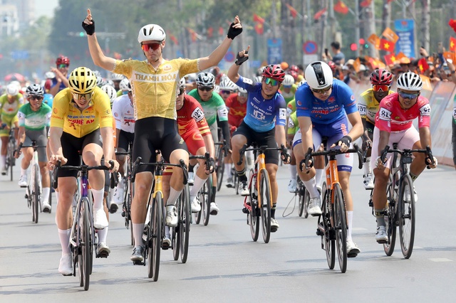 Tay đua đội Thanh H&oacute;a bất ngờ gi&agrave;nh chiến thắng ở C&uacute;p xe đạp truyền h&igrave;nh TP.HCM- Ảnh 3.