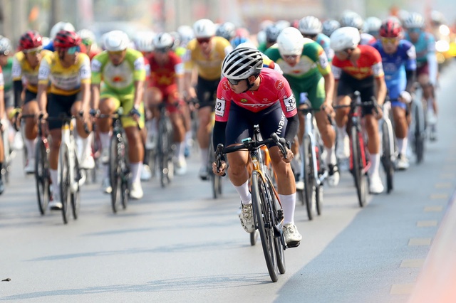 Tay đua đội Thanh H&oacute;a bất ngờ gi&agrave;nh chiến thắng ở C&uacute;p xe đạp truyền h&igrave;nh TP.HCM- Ảnh 2.