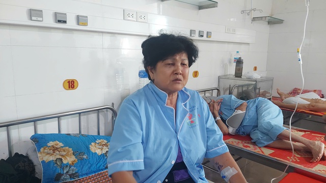 C&ocirc;ng an l&agrave;m việc với kẻ h&agrave;nh hung người b&aacute;n b&aacute;nh b&egrave;o ở Quy Nhơn - Ảnh 2.