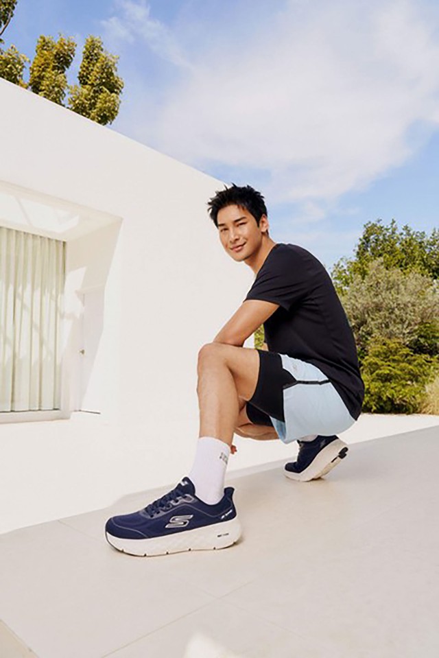 Skechers GOWalk Max Cushioning Flex - Trải nghiệm thoải mái trong từng chuyển động thường ngày- Ảnh 3. Skechers GOWalk Max Cushioning Flex - Trải nghiệm thoải mái trong từng chuyển động thường ngày- Ảnh 3.