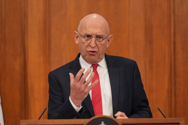 Anh triển khai qu&acirc;n đội gi&aacute;m s&aacute;t t&agrave;u ngầm Nga, Moscow l&ecirc;n tiếng - Ảnh 1.