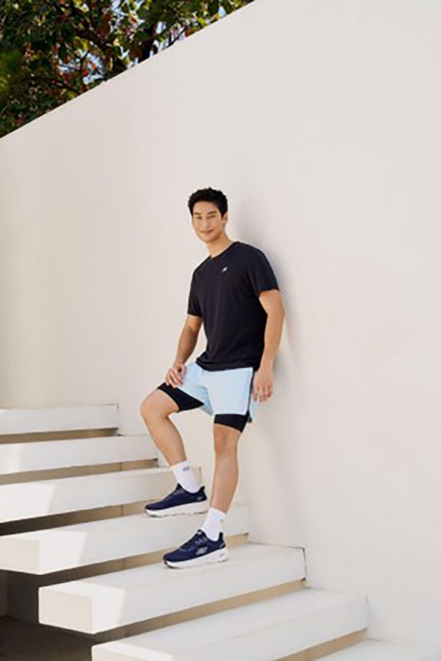 Skechers GOWalk Max Cushioning Flex - Trải nghiệm thoải mái trong từng chuyển động thường ngày- Ảnh 4. Skechers GOWalk Max Cushioning Flex - Trải nghiệm thoải mái trong từng chuyển động thường ngày- Ảnh 4.