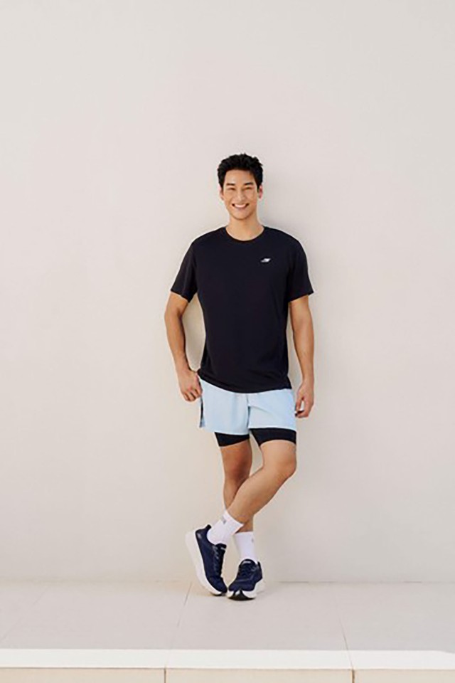 Skechers GOWalk Max Cushioning Flex - Trải nghiệm thoải mái trong từng chuyển động thường ngày- Ảnh 5. Skechers GOWalk Max Cushioning Flex - Trải nghiệm thoải mái trong từng chuyển động thường ngày- Ảnh 5.