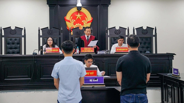 Vụ ch&aacute;y 15 người chết: Phạt t&ugrave; 2 cựu cảnh s&aacute;t, kiến nghị xử l&yacute; chủ trọ - Ảnh 2.