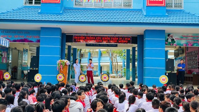 C&oacute; hay kh&ocirc;ng 100 học sinh Trường tiểu học B&igrave;nh Quới T&acirc;y sốt, &oacute;i, nhập viện? - Ảnh 1.