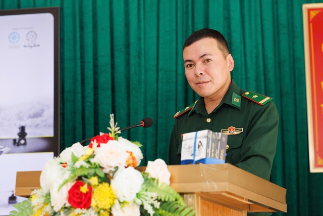 H&agrave;nh tr&igrave;nh Từ Tr&aacute;i Tim tiếp lửa người l&iacute;nh bi&ecirc;n ph&ograve;ng nơi cực t&acirc;y Tổ quốc - Ảnh 7.