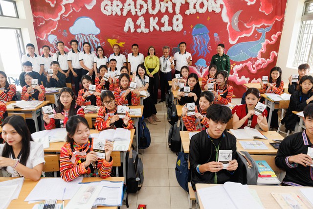 H&agrave;nh tr&igrave;nh Từ Tr&aacute;i Tim tiếp lửa người l&iacute;nh bi&ecirc;n ph&ograve;ng nơi cực t&acirc;y Tổ quốc - Ảnh 8.