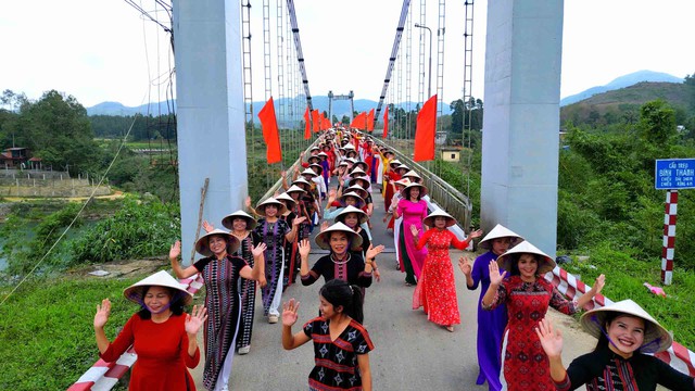 Chung dòng máu Lạc Hồng: Từ vùng kinh tế mới thành điểm sáng du lịch- Ảnh 2. Chung dòng máu Lạc Hồng: Từ vùng kinh tế mới thành điểm sáng du lịch- Ảnh 2.