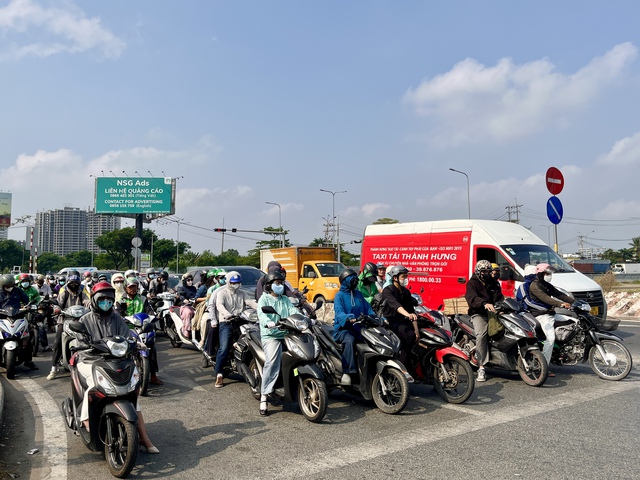 Nắng n&oacute;ng tới mức nhức cả đầu: Cẩn trọng với những điều n&agrave;y&hellip; - Ảnh 1.