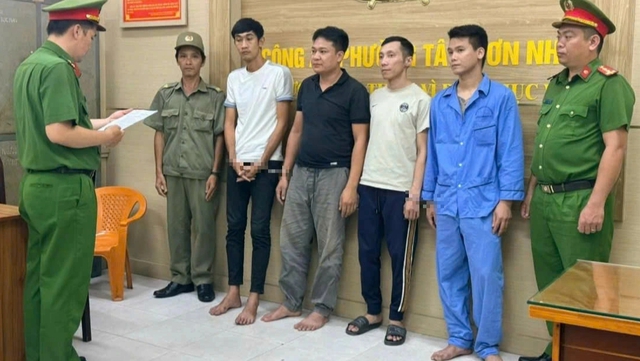 Tạm giam 5 người trong vụ ẩu đả tại quán bia Tân Sơn Nhì - Ảnh 1. Tạm giam 5 người trong vụ ẩu đả tại quán bia Tân Sơn Nhì - Ảnh 1.