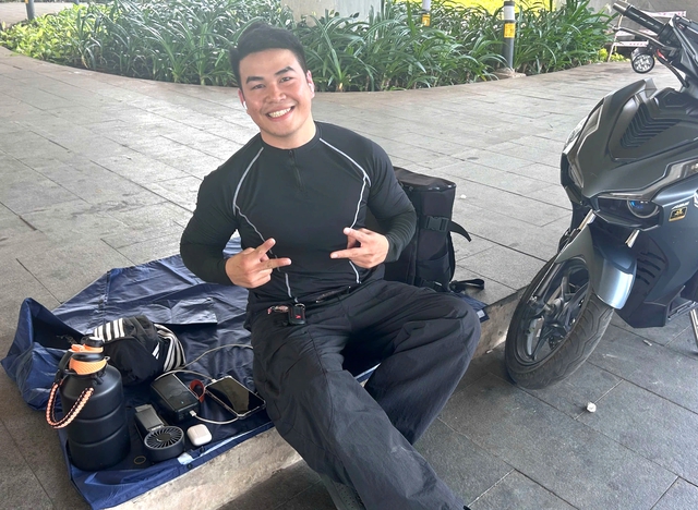 Đây là cách người trẻ chống chọi mùa nắng nóng- Ảnh 1. Đây là cách người trẻ chống chọi mùa nắng nóng- Ảnh 1.