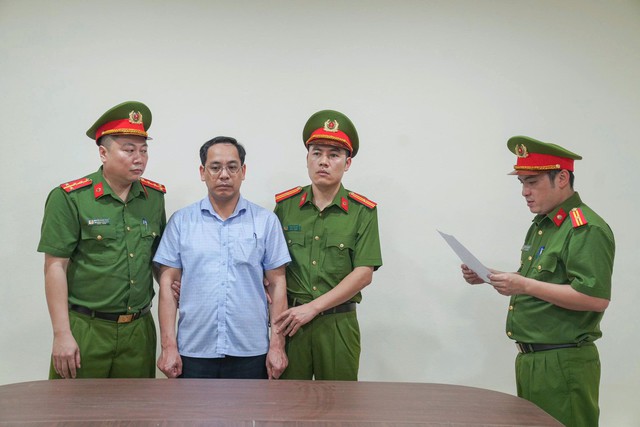 Gi&aacute;m đốc v&agrave; hiệu trưởng ăn chặn tiền trợ cấp của trẻ em tại Ph&uacute; Thọ - Ảnh 2.