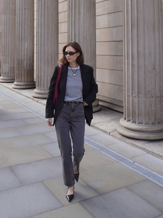 Phối blazer với quần jeans, cặp đôi thời trang tối giản hợp với mọi cô gái- Ảnh 6. Phối blazer với quần jeans, cặp đôi thời trang tối giản hợp với mọi cô gái- Ảnh 6.