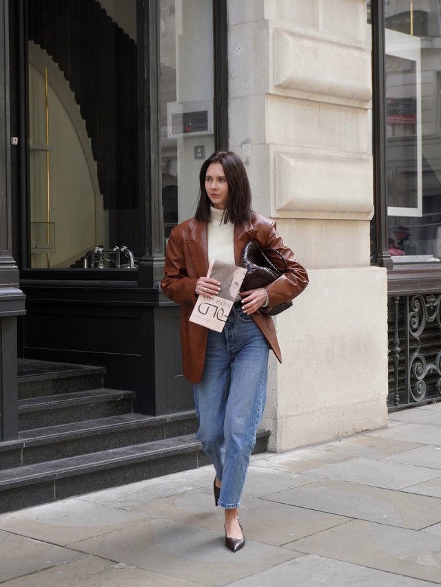 Phối blazer với quần jeans, cặp đôi thời trang tối giản hợp với mọi cô gái- Ảnh 7. Phối blazer với quần jeans, cặp đôi thời trang tối giản hợp với mọi cô gái- Ảnh 7.