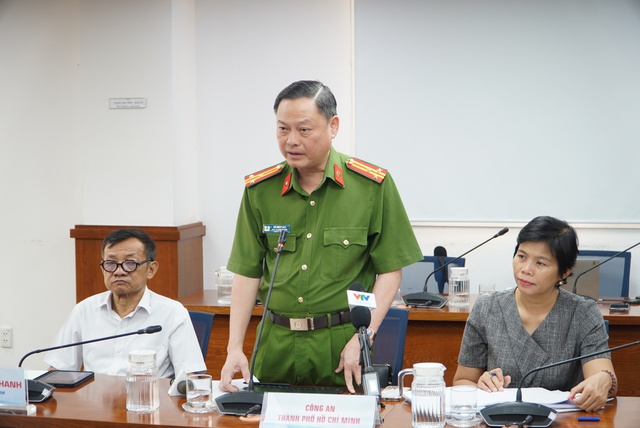 C&ocirc;ng an TP.HCM xử l&yacute; lấn chiếm vỉa h&egrave;: Điểm 'n&oacute;ng' chuyển biến r&otilde; sau 1 th&aacute;ng - Ảnh 2.