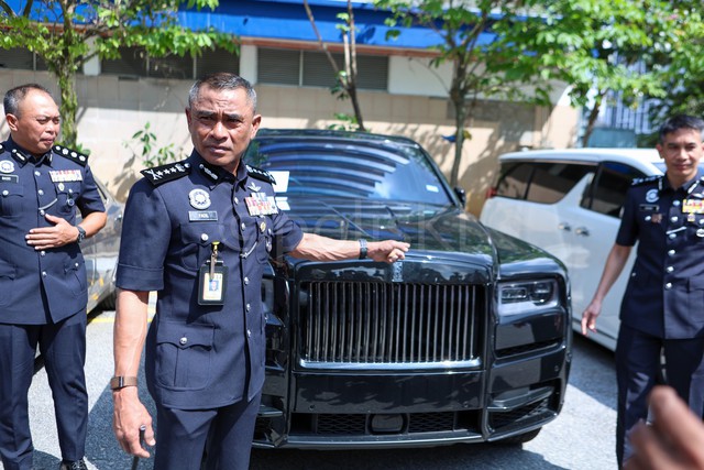 Cảnh s&aacute;t Malaysia cướp t&agrave;i sản người nước ng&ograve;ai , bắt giữ sĩ quan v&agrave; đồng bọn - Ảnh 1.