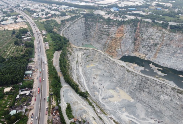 TP.HCM đấu giá thành công 4 mỏ đá, thu về cho ngân sách gần 1.200 tỉ đồng   - Ảnh 1.