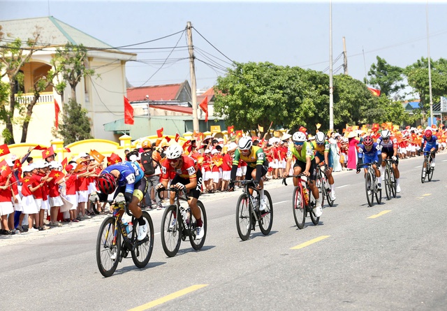 Tay đua Hà Nội giành vua leo núi chặng 7 Cúp xe đạp truyền hình TP.HCM- Ảnh 2. Tay đua Hà Nội giành vua leo núi chặng 7 Cúp xe đạp truyền hình TP.HCM- Ảnh 2.