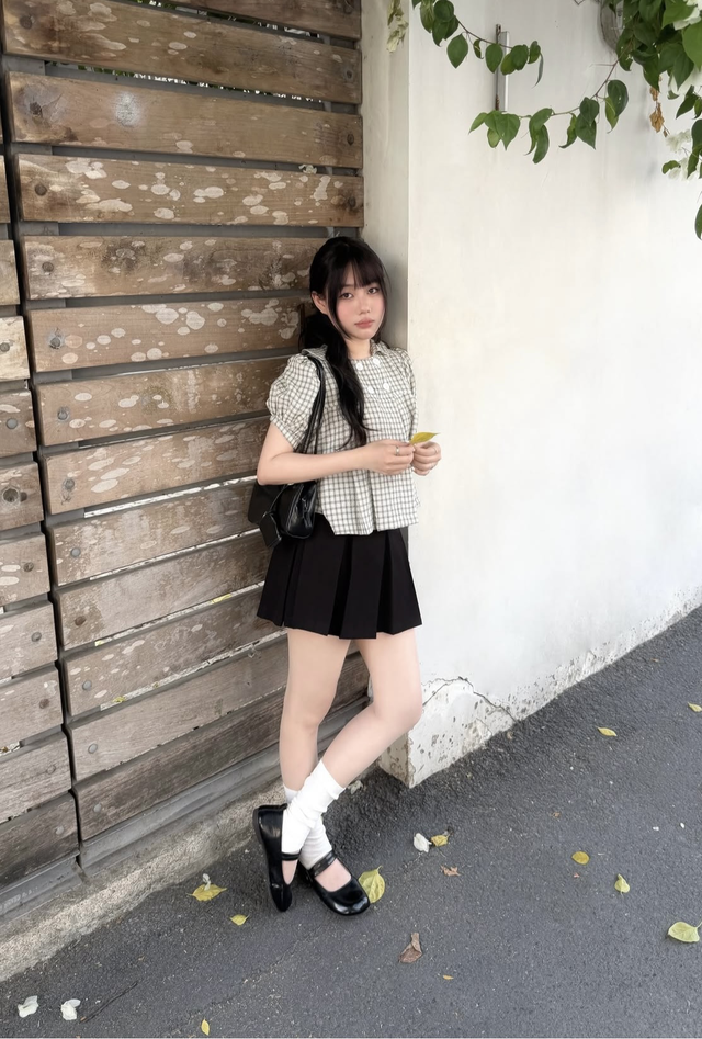 Cách phối giày đế bệt để vừa thoải mái vừa thời trang- Ảnh 2.