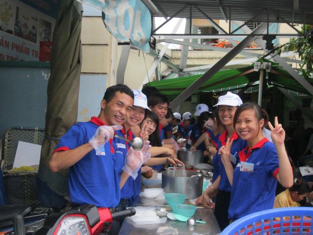 13 năm đi tiếp sức m&ugrave;a thi v&agrave; những ng&agrave;y t&uacute;c trực ở bến xe Chợ Lớn- Ảnh 5.