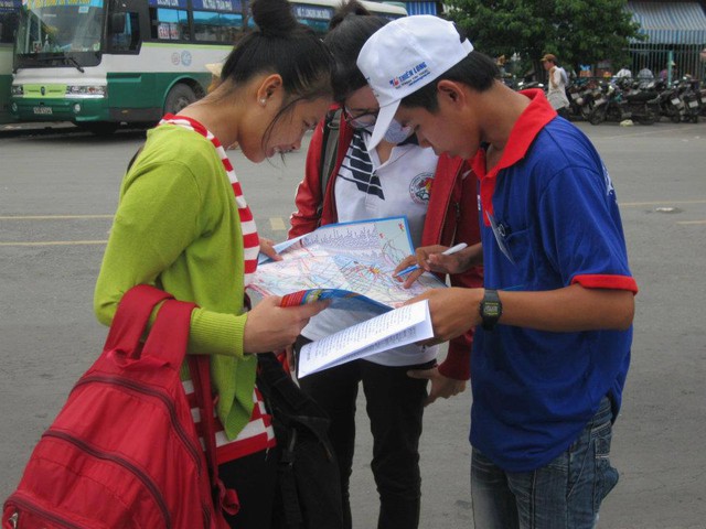 13 năm đi tiếp sức m&ugrave;a thi v&agrave; những ng&agrave;y t&uacute;c trực ở bến xe Chợ Lớn- Ảnh 2.