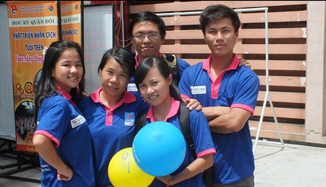 13 năm đi tiếp sức m&ugrave;a thi v&agrave; những ng&agrave;y t&uacute;c trực ở bến xe Chợ Lớn- Ảnh 1.