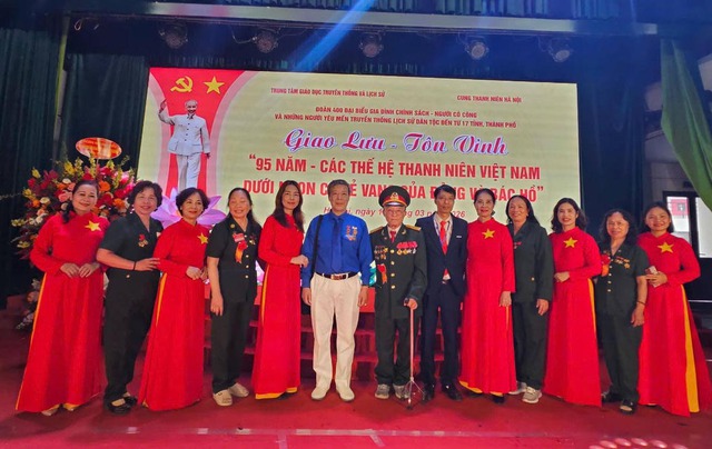 Trường học lịch sử 'kh&ocirc;ng v&aacute;ch ngăn'- Ảnh 6.