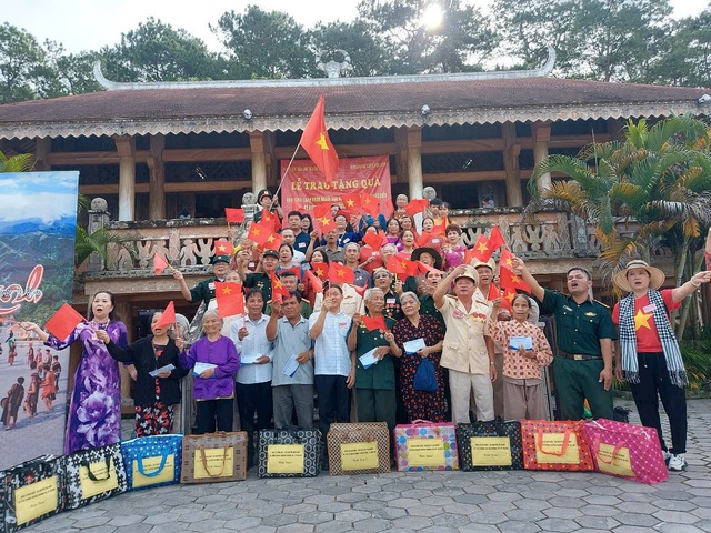 Trường học lịch sử 'kh&ocirc;ng v&aacute;ch ngăn'- Ảnh 3.