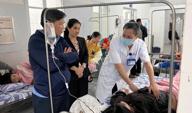 Quảng Trị: H&agrave;ng chục bệnh nh&acirc;n nhập viện, nghi ngộ độc do ăn b&aacute;nh m&igrave;- Ảnh 1.