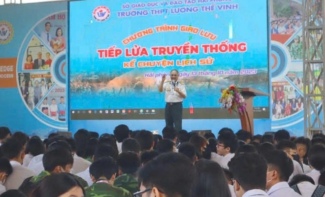 Trường học lịch sử 'kh&ocirc;ng v&aacute;ch ngăn'- Ảnh 5.