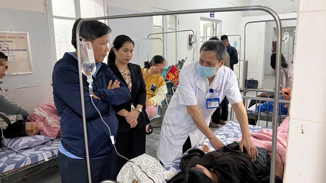Vụ ngộ độc nghi do ăn b&aacute;nh m&igrave; ở Quảng Trị: Th&ecirc;m 18 bệnh nh&acirc;n nhập viện- Ảnh 2.