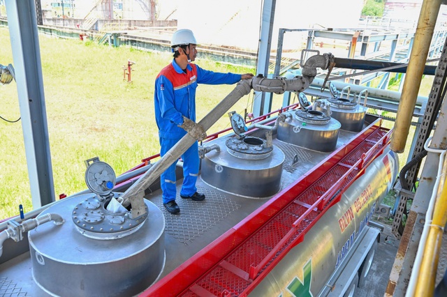 Nh&agrave; m&aacute;y nhi&ecirc;n liệu sinh học Dung Quất hướng tới n&acirc;ng c&ocirc;ng suất 100.000 m&sup3;/năm- Ảnh 2.