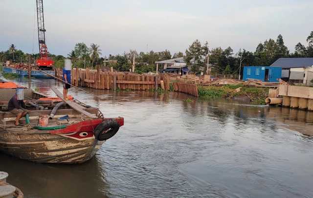Người l&aacute;i vỏ l&atilde;i tử nạn gần đập ngăn mặn s&ocirc;ng Tr&agrave; L&acirc;n ở Đồng Th&aacute;p- Ảnh 1.