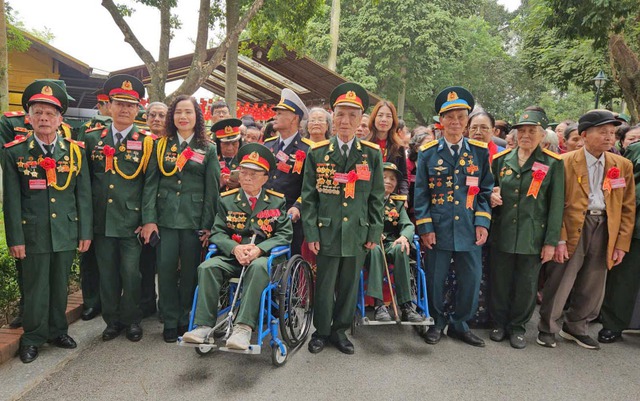 Trường học lịch sử 'kh&ocirc;ng v&aacute;ch ngăn'- Ảnh 1.
