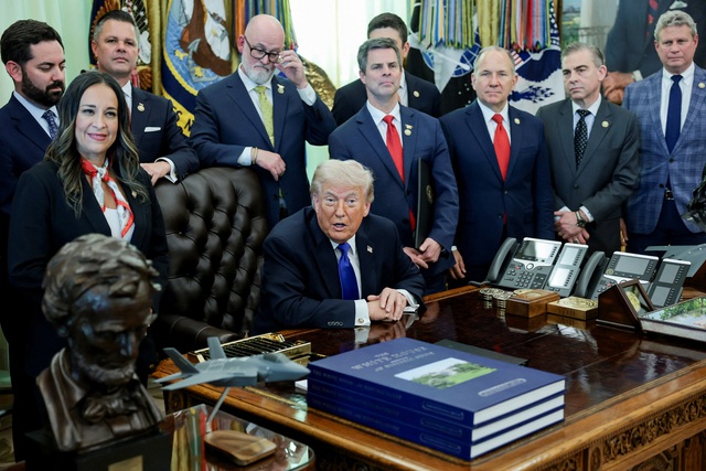 Tổng thống Trump dọa r&uacute;t binh sĩ Mỹ khỏi 2 nước NATO li&ecirc;n quan chiến sự Iran - Ảnh 1.