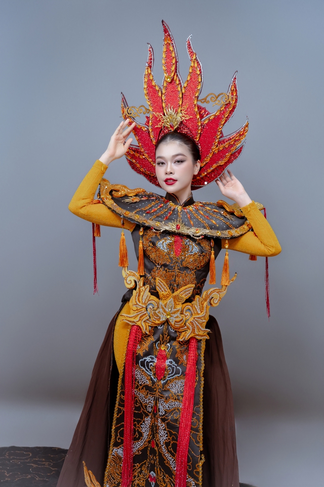 Nữ ca sĩ c&oacute; 'cha l&agrave;m bảo vệ, mẹ l&agrave;m c&ocirc;ng nh&acirc;n', g&acirc;y sốt khi h&aacute;t bolero - Ảnh 3.