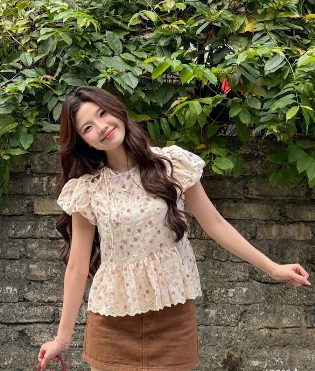Hoàn thiện phong cách vintage với chân váy nâu cổ điển- Ảnh 2.