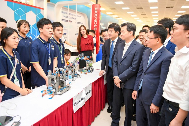Học sinh giành nhiều giải thưởng tại vòng chung kết quốc gia STEM, AI và Robotics- Ảnh 1.