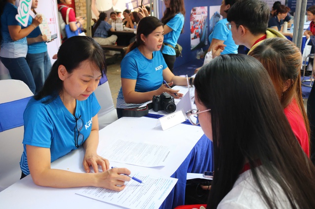 Nhiều vị trí việc làm đang tuyển người, có việc lương vài chục triệu đồng mỗi tháng  - Ảnh 2.