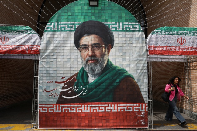 Iran lần đầu tiết lộ thương t&iacute;ch của L&atilde;nh tụ tối cao Mojtaba Khamenei- Ảnh 1.
