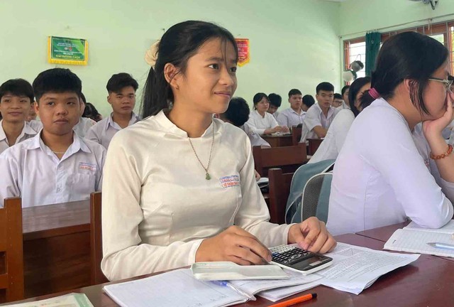 Tiếp sức học sinh x&atilde; đảo đến trường  - Ảnh 1.