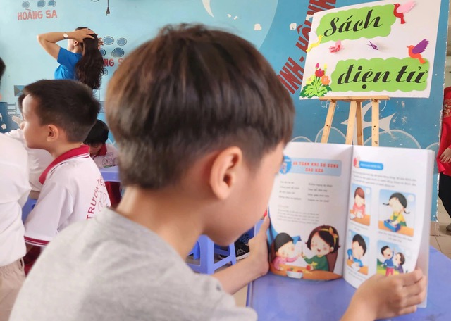 Khi học sinh sử dụng văn mẫu: 'Nhà con và bạn nuôi chung một con mèo!' - Ảnh 2.